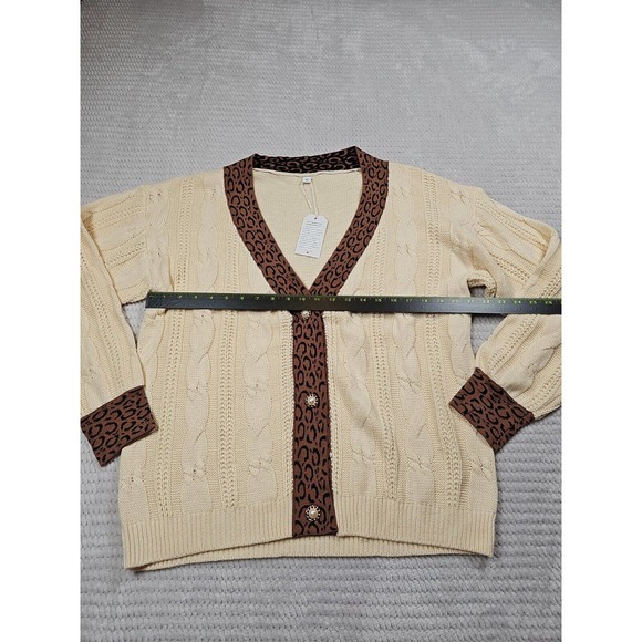 Made With Love Sweater Womens XL Cream & Animal Print Pearl Buttons - Picture 3 of 6